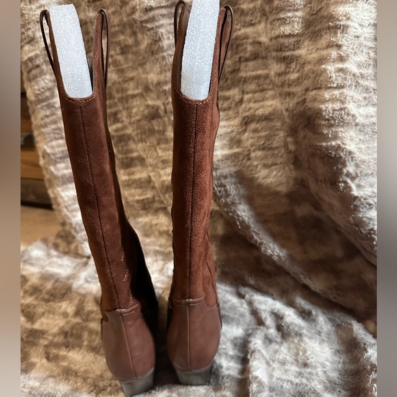 Knee high boots - Picture 3 of 4